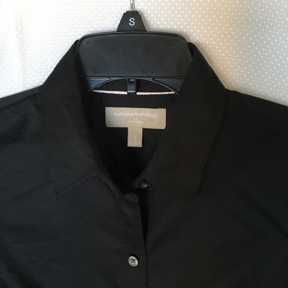 Women’s Banana Republic button shirt.